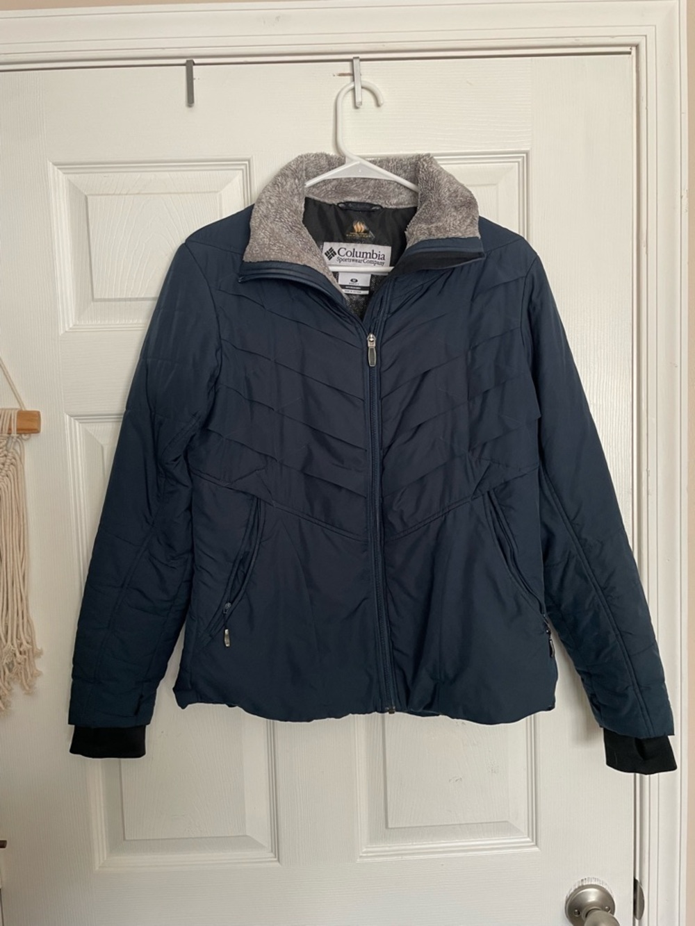 Columbia Women's Size Medium Navy Insulated Jacket with Sherpa Collar